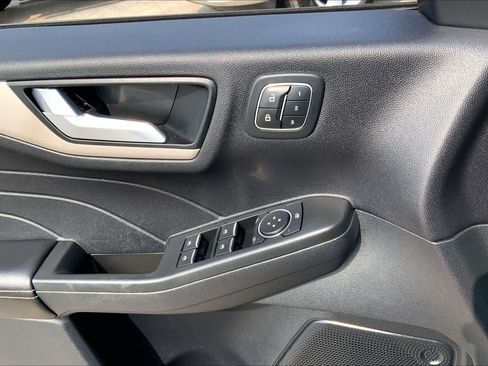 Used 2022 Ford Escape SEL w/ Technology Package FWD image 32