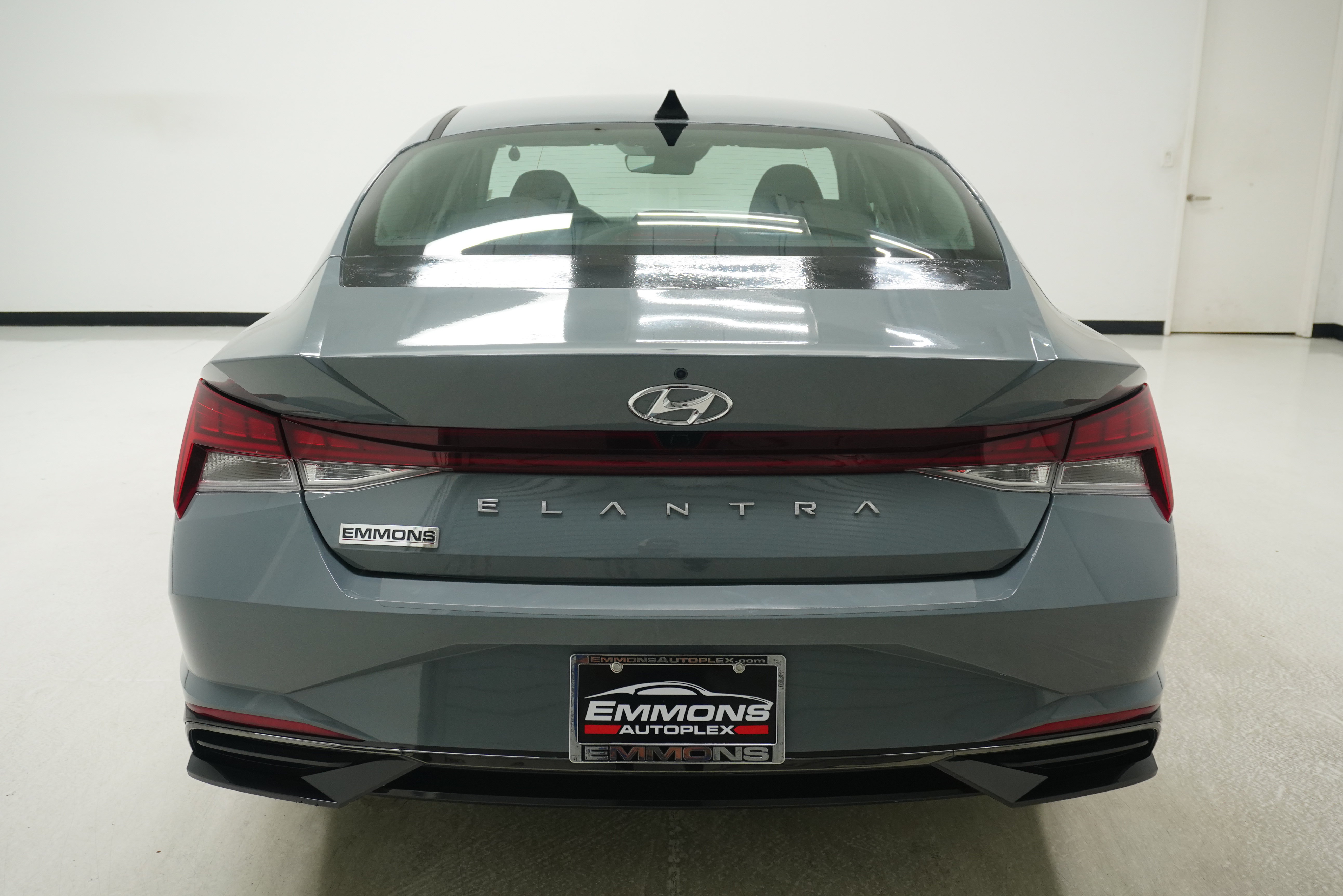 Used 2022 Hyundai Elantra SEL w/ Convenience + Premium Package FWD image 5