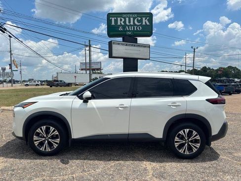 Used 2021 Nissan Rogue SV w/ Premium Package FWD image 2