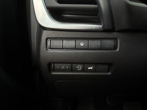Used 2025 Nissan Rogue SV AWD/4WD image 22