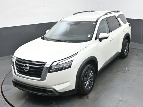 Used 2024 Nissan Pathfinder SV image 34