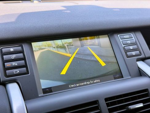 Used 2018 Land Rover Discovery Sport SE AWD/4WD image 18