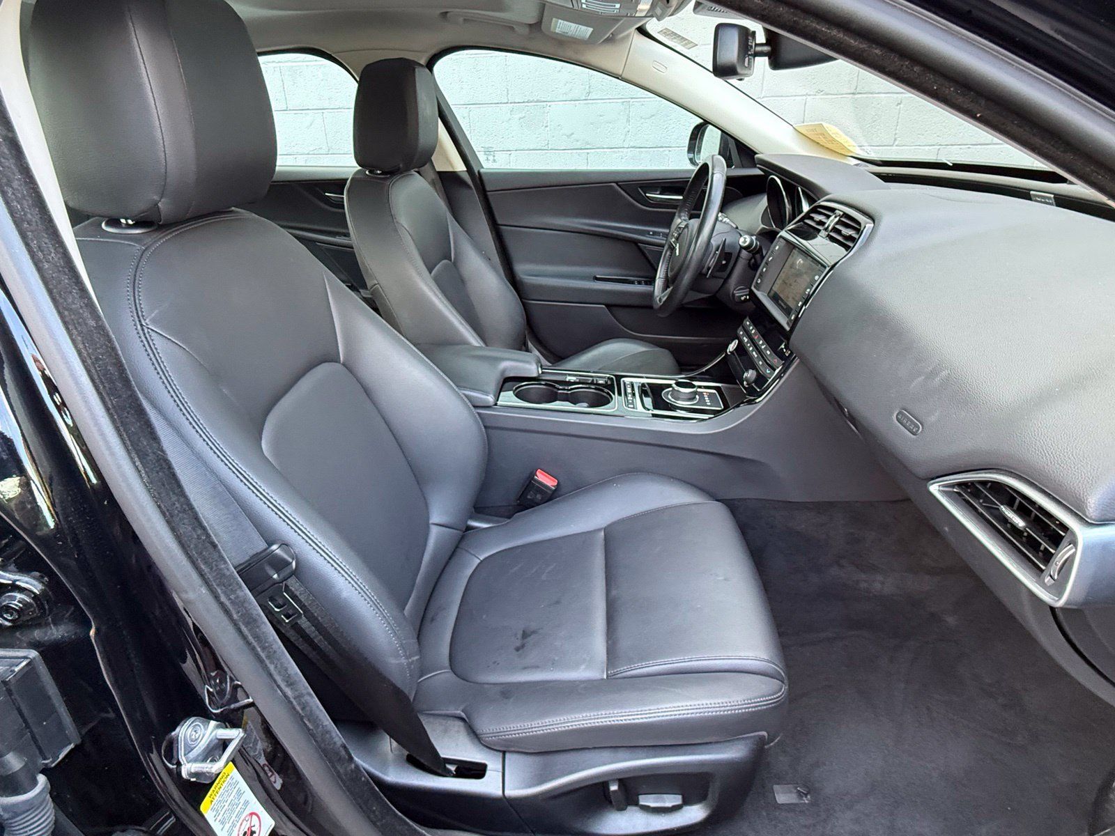 Used 2017 Jaguar XE Premium AWD/4WD image 17