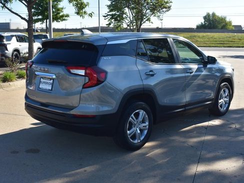 Used 2024 GMC Terrain SLE image 5