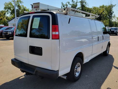 Used 2019 Chevrolet Express 3500 Extended w/ Driver Convenience Package image 16
