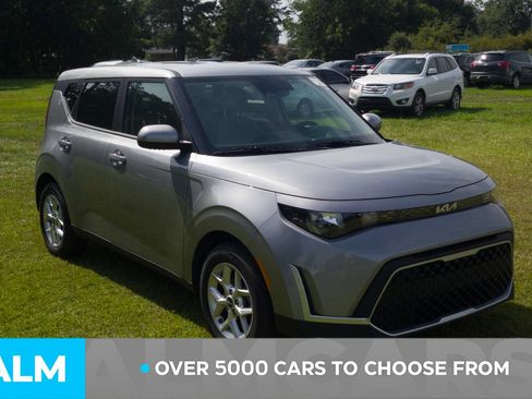 Used 2025 Kia Soul LX w/ LX Technology Package FWD image 3