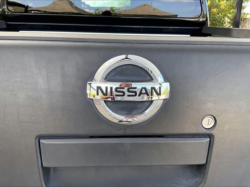 Used 2010 Nissan Frontier SE RWD image 28
