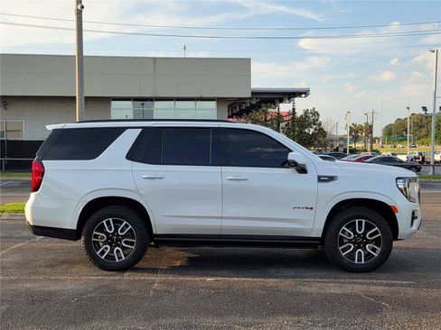 Used 2024 GMC Yukon AT4 w/ AT4 Premium Plus Package AWD/4WD image 4