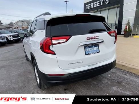 Certified 2022 GMC Terrain SLE w/ Driver Convenience Package image 9