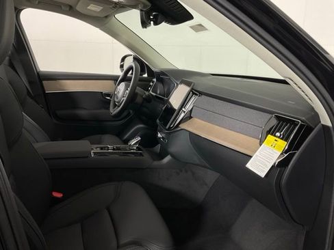 New 2026 Volvo XC90 B6 Plus w/ Protection Package Premier image 32