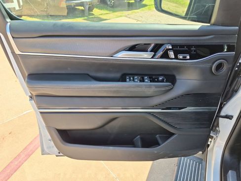Used 2024 Jeep Grand Wagoneer Series II Obsidian w/ Quick Order Packagew 28T AWD/4WD image 10