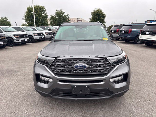 Used 2021 Ford Explorer XLT w/ Equipment Group 202A AWD/4WD image 2