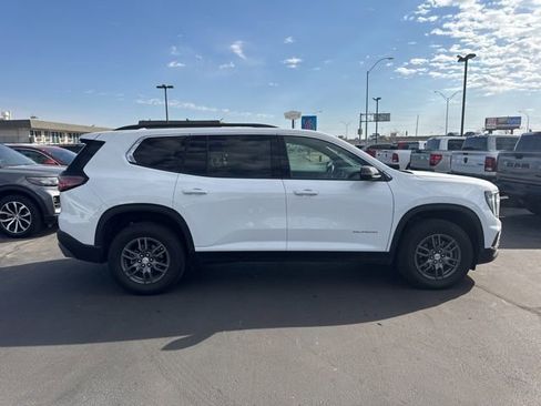 Used 2025 GMC Acadia Elevation image 2