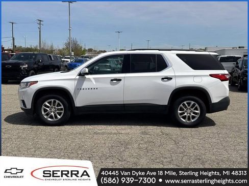 Used 2019 Chevrolet Traverse LT FWD image 2