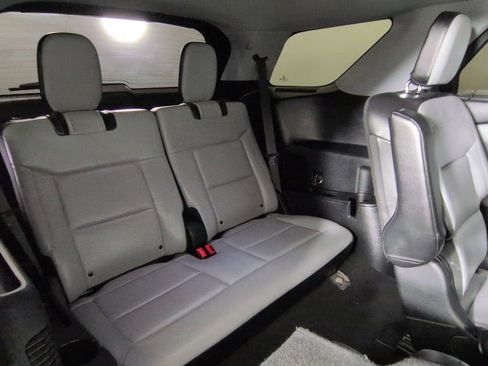 Used 2021 Ford Explorer XLT w/ Equipment Group 202A RWD image 33