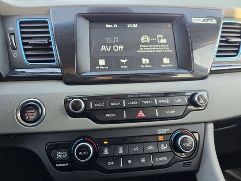 Used 2019 Kia Niro EX image 4