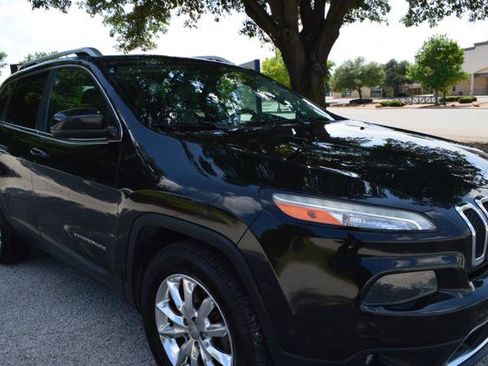 Used 2015 Jeep Cherokee Limited w/ Luxury Group AWD/4WD image 3