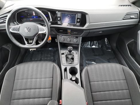 Certified 2024 Volkswagen Jetta Sport image 9