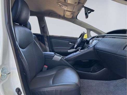 Used 2015 Toyota Prius Four FWD image 19
