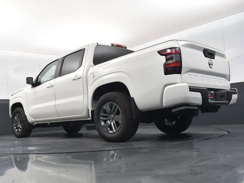 Used 2025 Nissan Frontier SV w/ Tow Package image 38