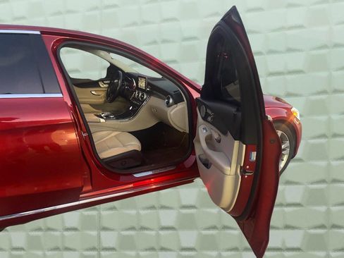 Used 2016 Mercedes-Benz C 300 Sedan w/ Surround View Package image 12