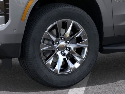 New 2026 Chevrolet Suburban Premier image 9