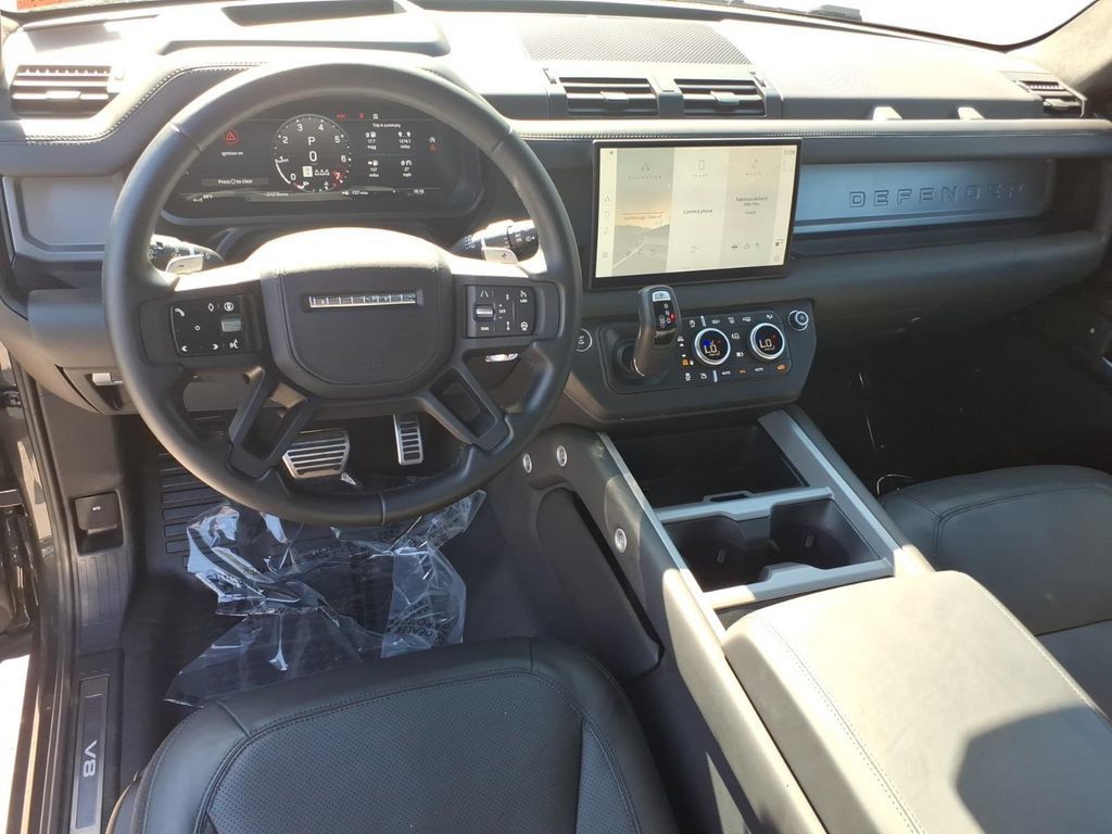 Used 2025 Land Rover Defender 110 V8 AWD/4WD image 19