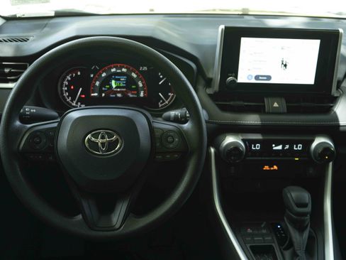 Used 2025 Toyota RAV4 XLE FWD image 19
