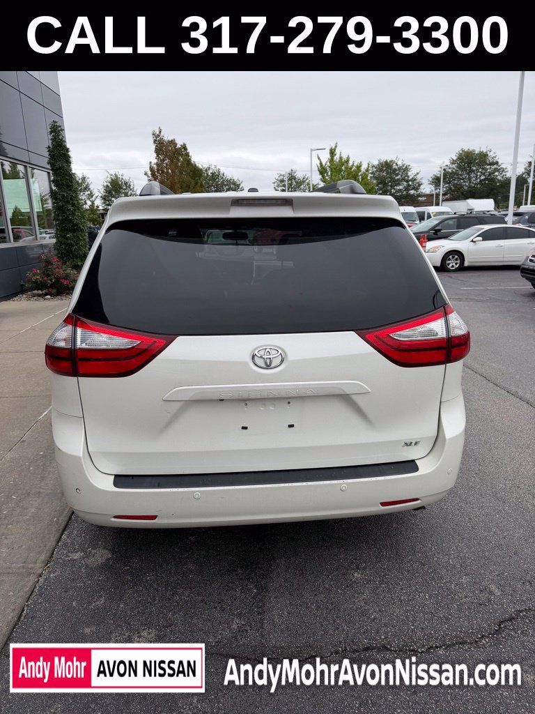 Used 2017 Toyota Sienna XLE Premium FWD image 5