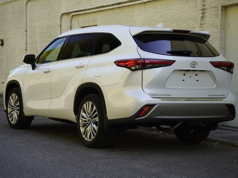 Used 2023 Toyota Highlander Platinum AWD/4WD image 4