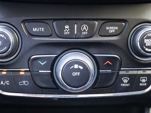 Used 2020 Jeep Cherokee Latitude FWD image 45