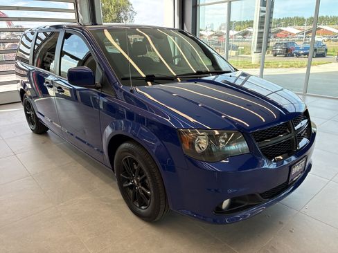 Used 2020 Dodge Grand Caravan SXT w/ Driver Convenience Group FWD image 3