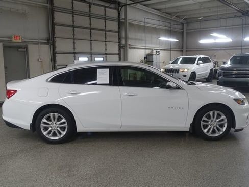 Used 2018 Chevrolet Malibu LT FWD image 8