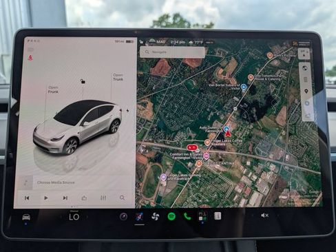 Used 2023 Tesla Model Y Long Range AWD/4WD image 26