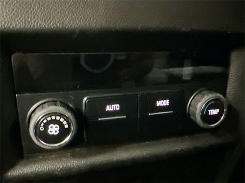 Used 2018 Chevrolet Traverse LS image 27