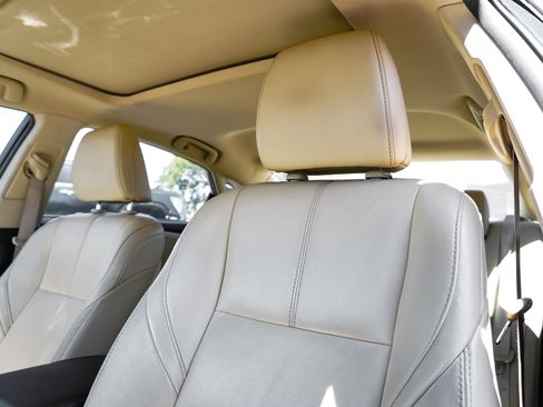 Used 2016 Toyota Avalon Touring image 16