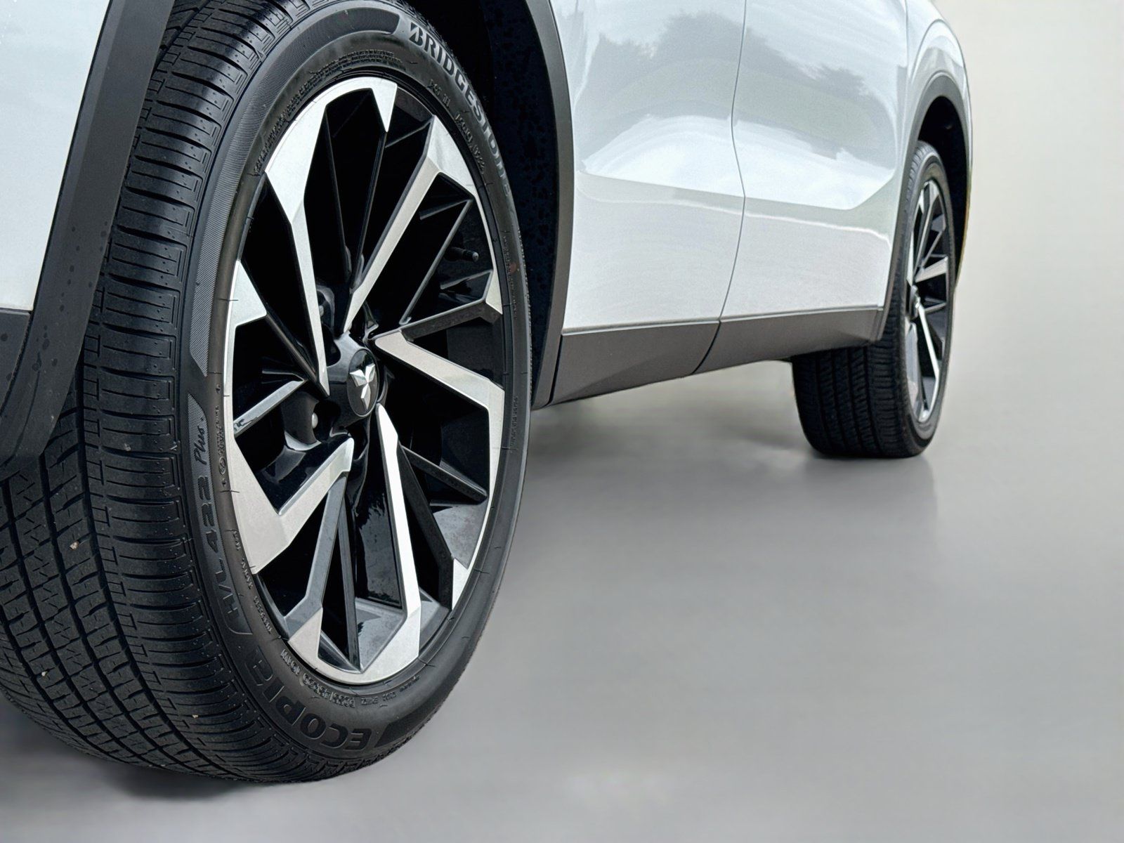 Used 2023 Mitsubishi Outlander SE AWD/4WD image 9