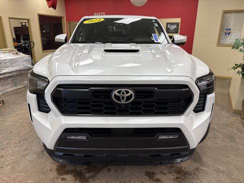 Used 2024 Toyota Tacoma TRD Sport w/ TRD Sport Premium Package AWD/4WD image 2