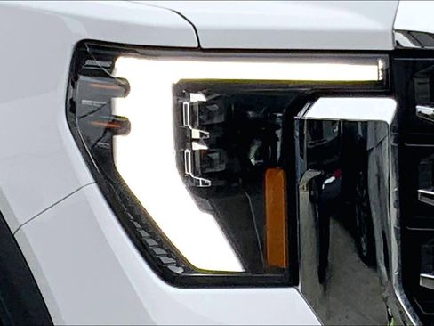 Used 2025 GMC Sierra 2500 SLT w/ SLT Premium Package image 25