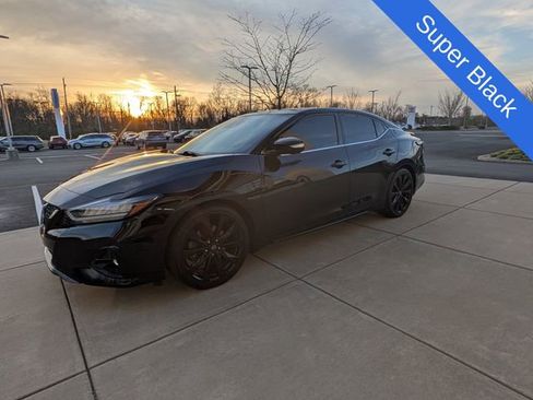 Used 2023 Nissan Maxima SR w/ Sport Mat Group FWD image 3