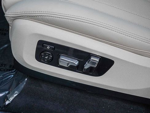 New 2026 BMW X7 M60i AWD/4WD image 24