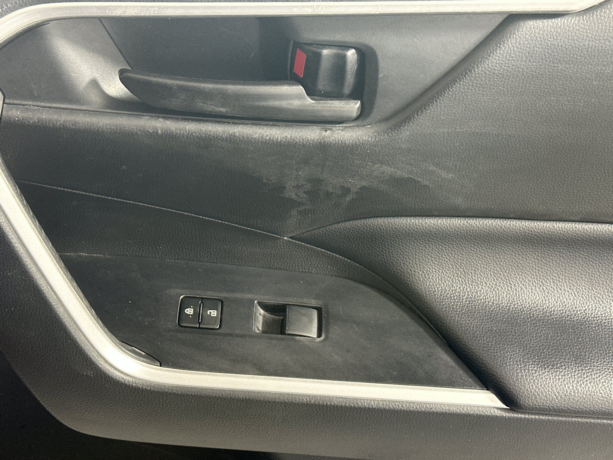 Used 2023 Toyota RAV4 LE FWD image 28