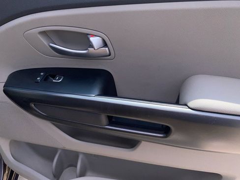 Used 2018 Kia Sedona LX w/ LX Essentials Premium Package FWD image 35