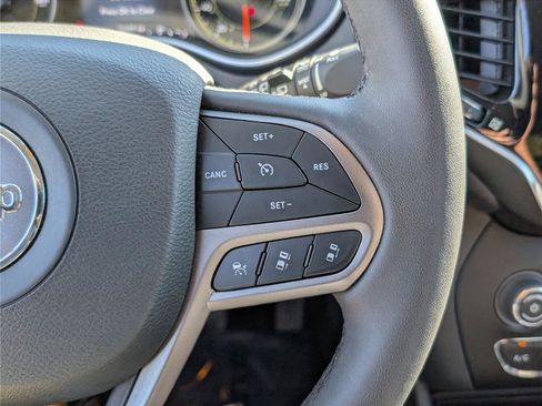 Used 2022 Jeep Cherokee Limited image 22