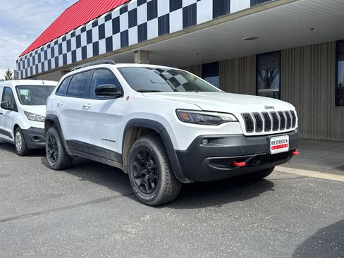 Used 2022 Jeep Cherokee Trailhawk w/ Trailer Tow Group AWD/4WD image 2