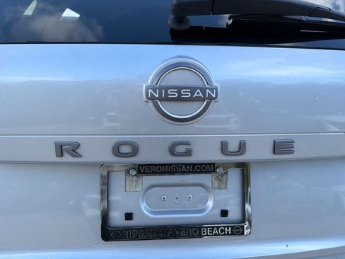 Used 2024 Nissan Rogue S FWD image 9