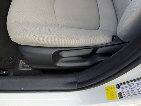 Used 2020 Toyota Corolla LE FWD image 20