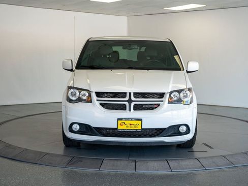 Used 2018 Dodge Grand Caravan GT FWD image 2