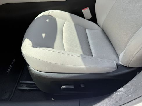 Used 2023 Nissan Altima 2.5 SV image 29