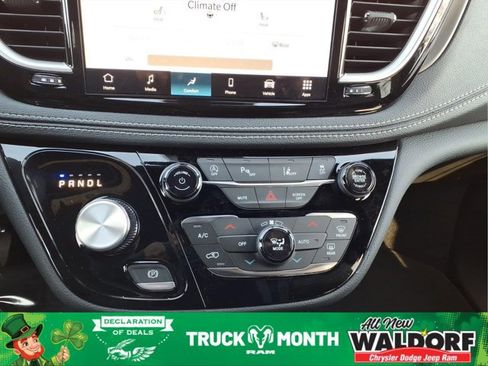 New 2026 Chrysler Pacifica Select image 17